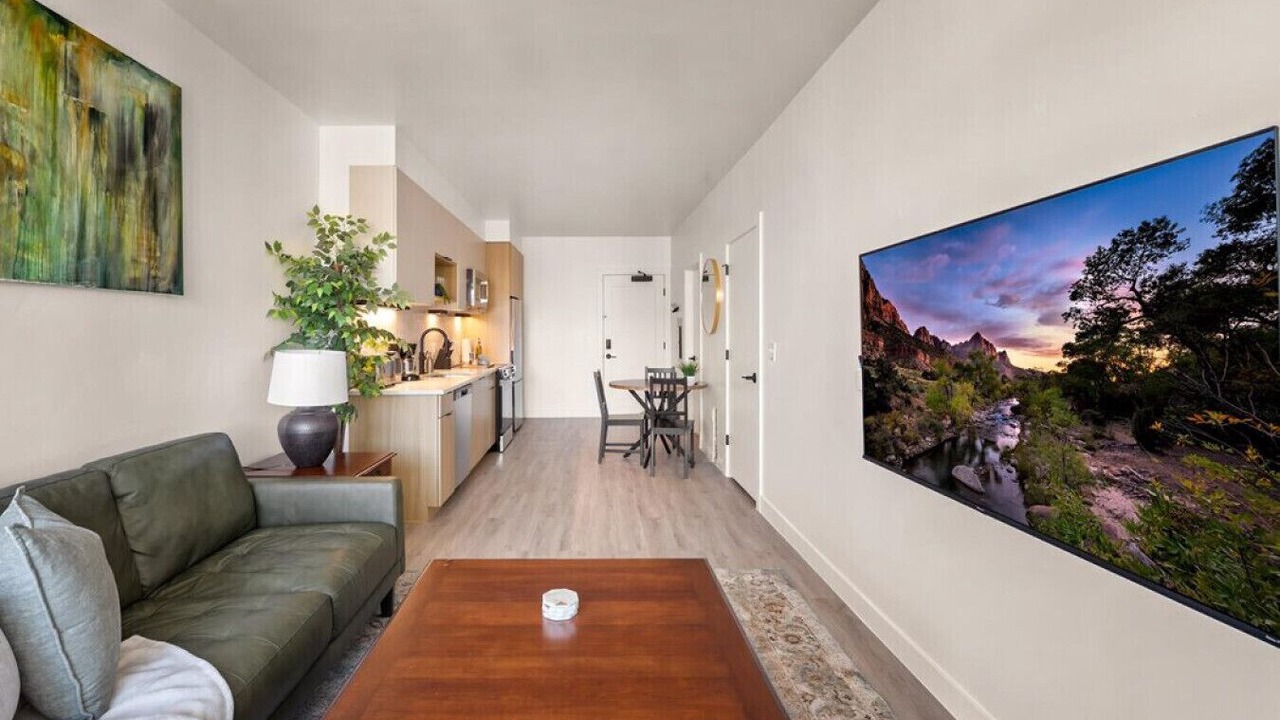 Photo of Bedroom in People's Freeway