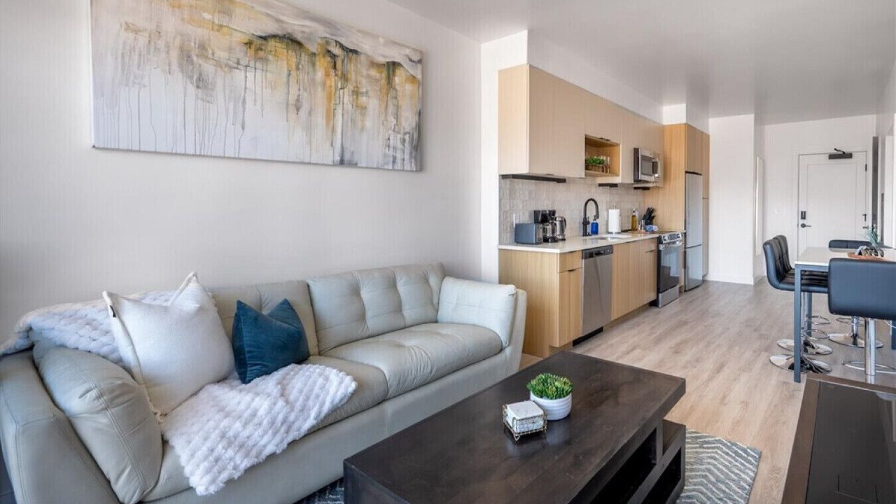 Photo of Bedroom in People's Freeway