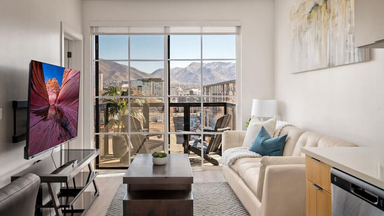 Photo of Bedroom in People's Freeway