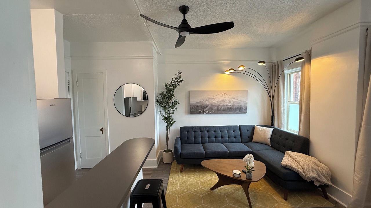 Photo of Livingroom in Downtown Klamath Falls
