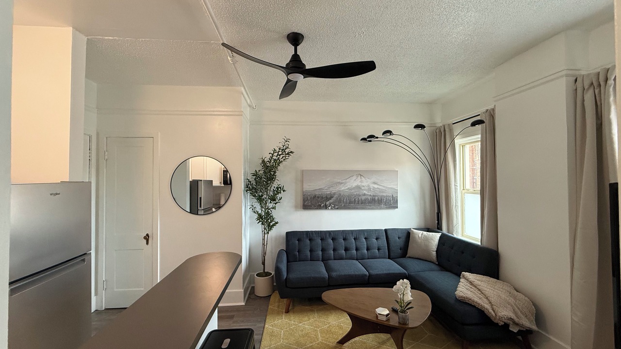 Photo of Livingroom in Downtown Klamath Falls