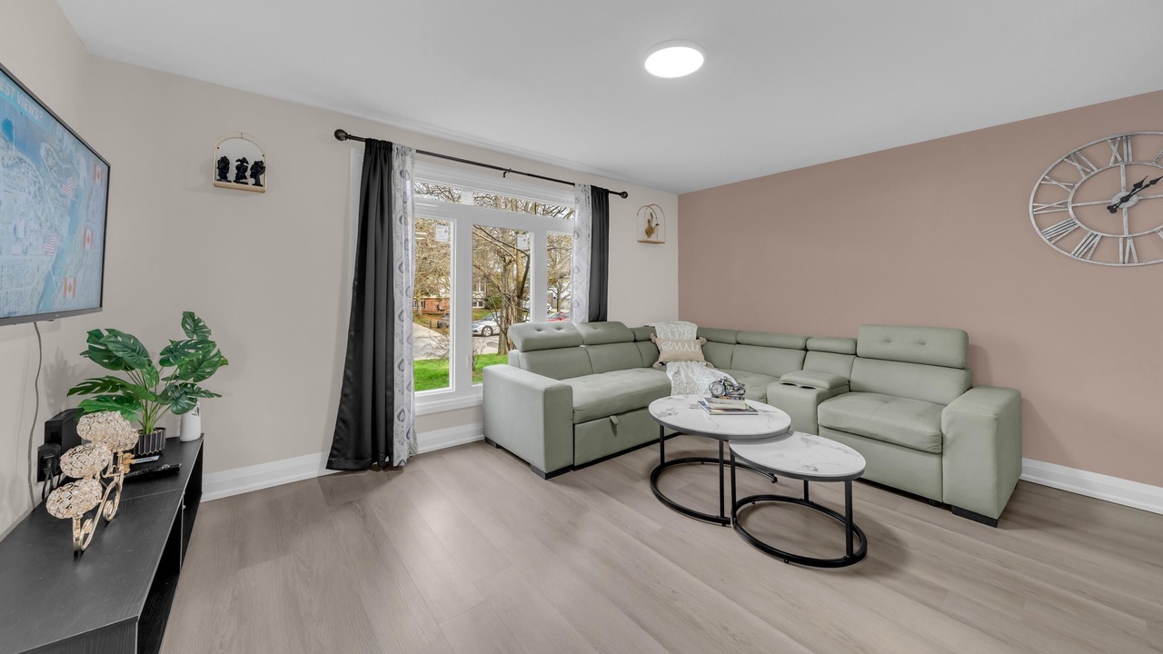 Photo of Livingroom in Thorold