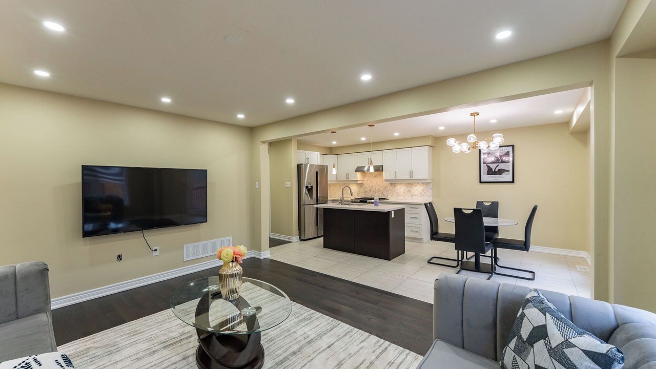 Photo of Livingroom in Lakeview