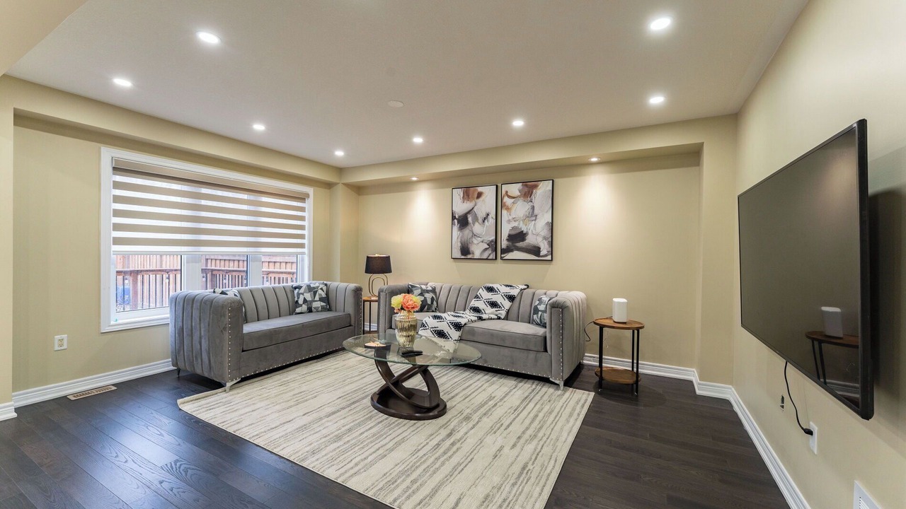 Photo of Livingroom in Lakeview