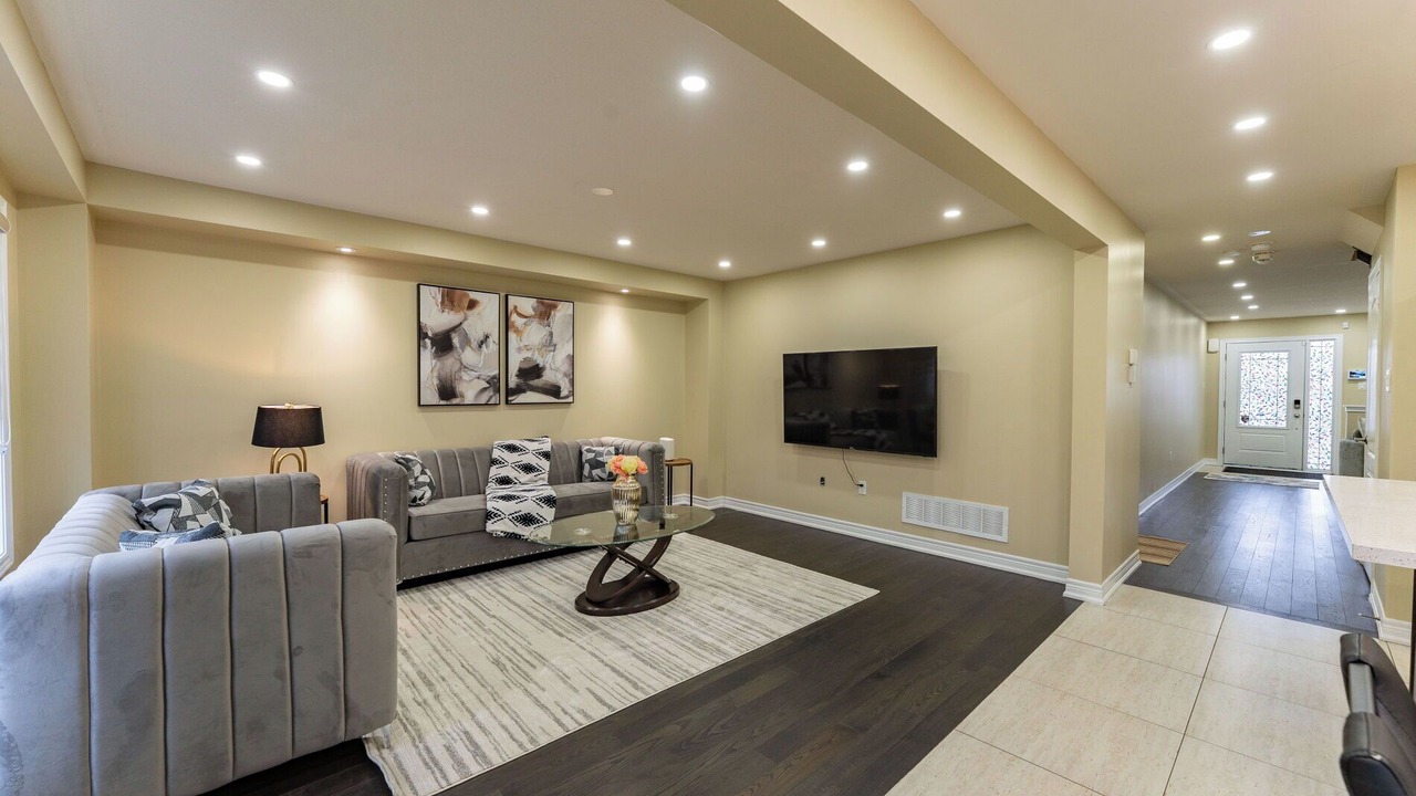 Photo of Livingroom in Lakeview