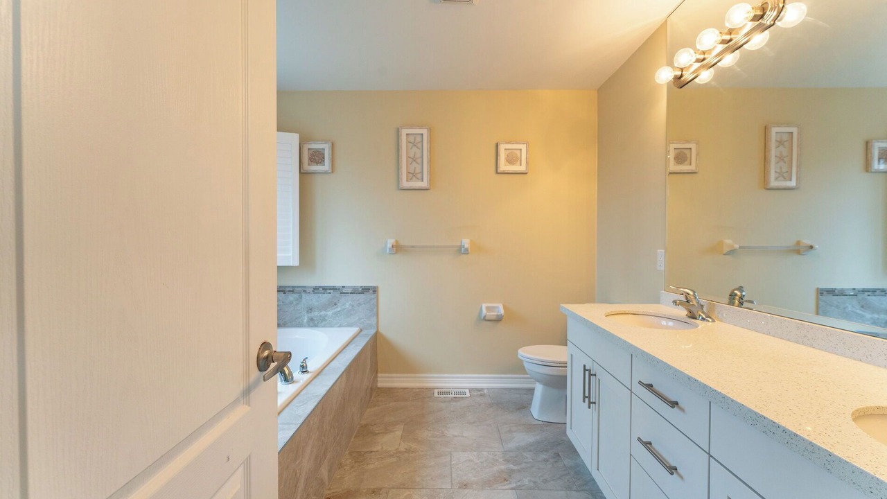 Photo of Bathroom in Lakeview