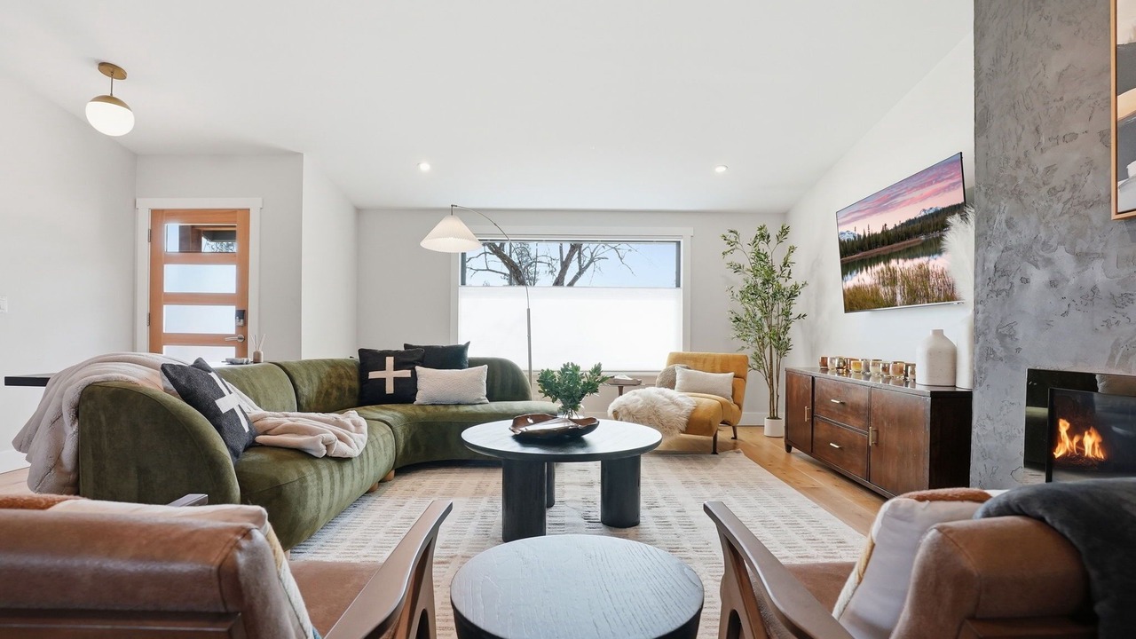Photo of Livingroom in Century West