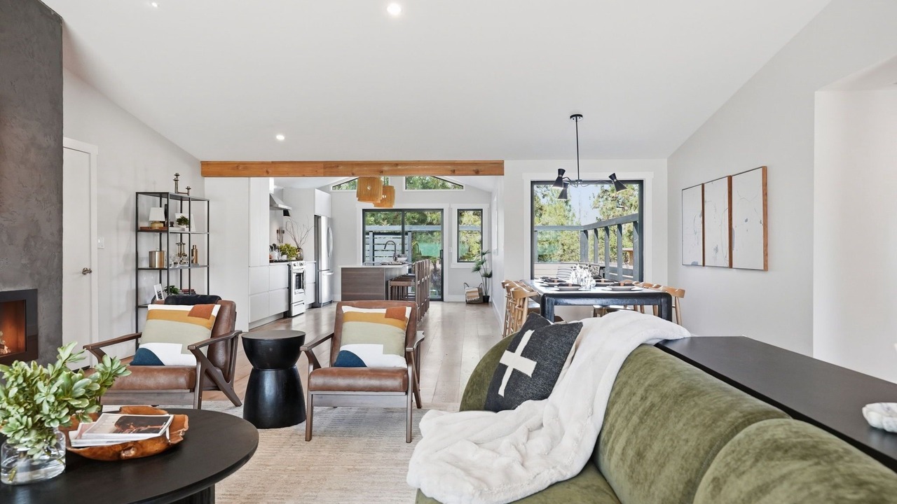Photo of Livingroom in Century West