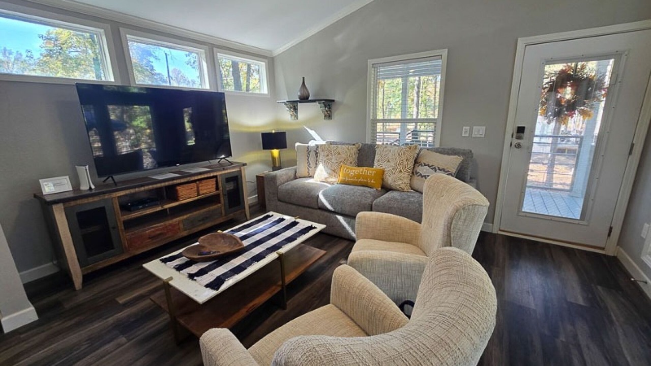 Photo of Livingroom in Broken Bow