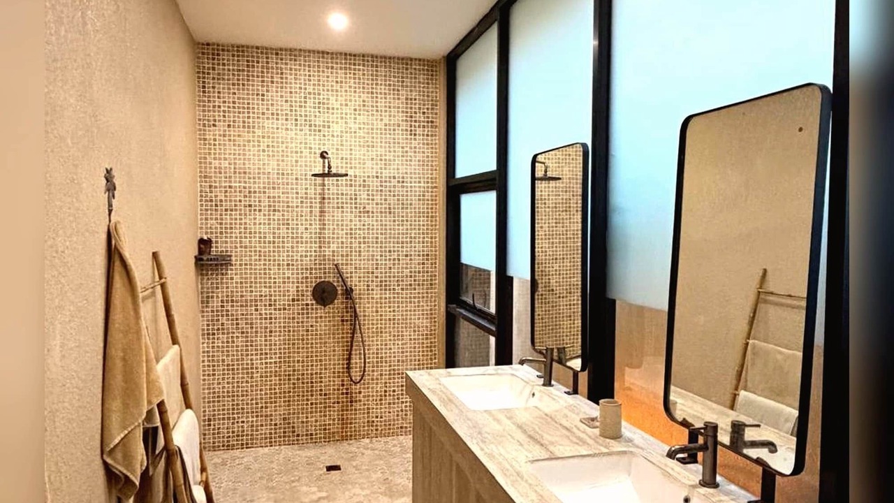 Photo of Others in Mushroom Bay