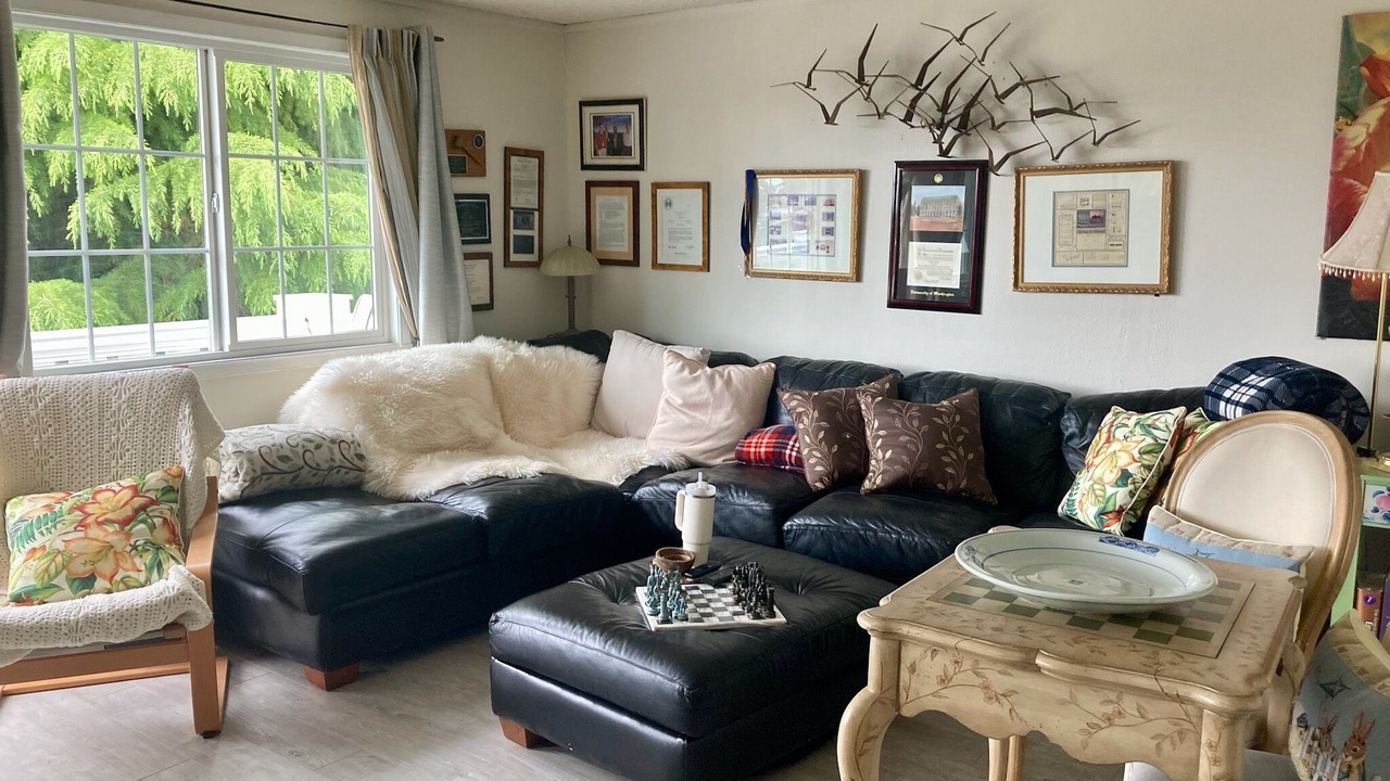 Photo of Livingroom in Inglewood-Finn Hill