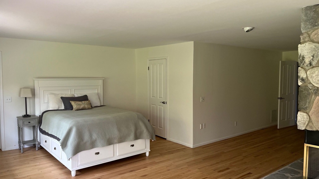 Photo of Bedroom in Aquebogue