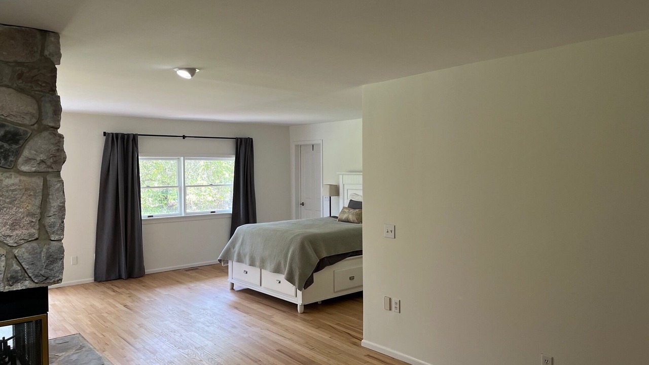 Photo of Bedroom in Aquebogue