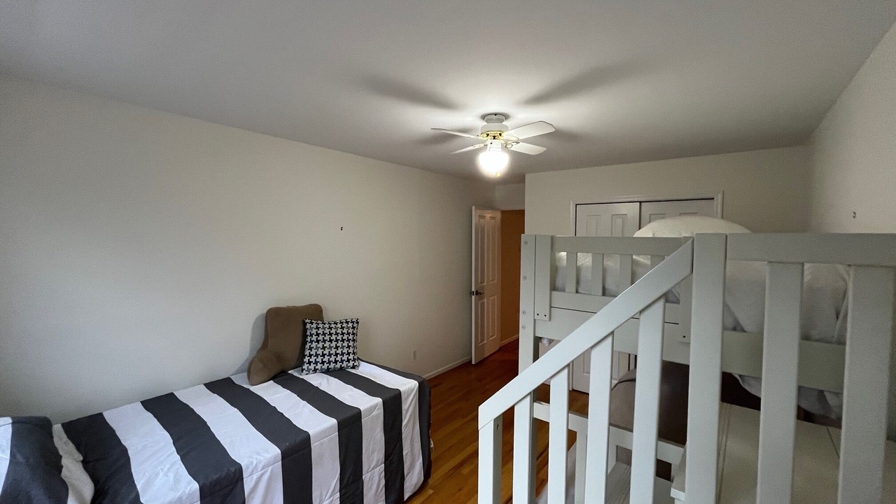 Photo of Bedroom in Aquebogue