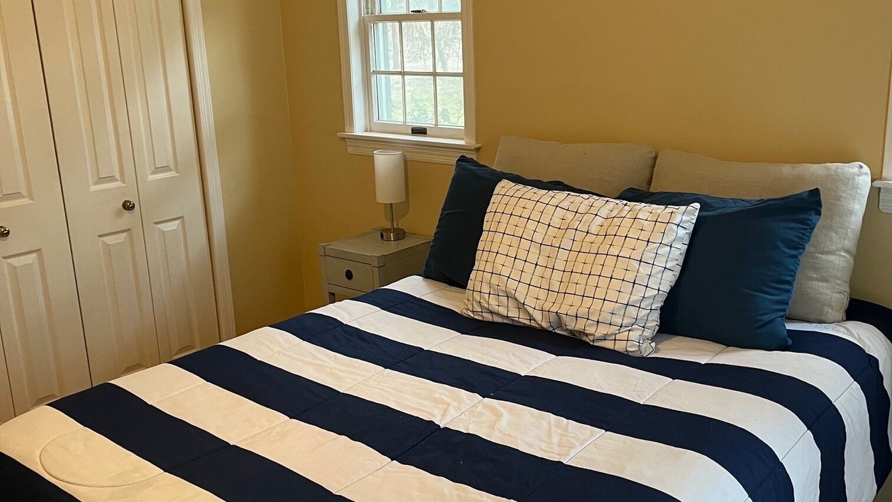 Photo of Bedroom in Aquebogue