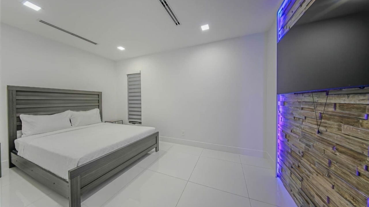 Photo of Bedroom in Ludlam