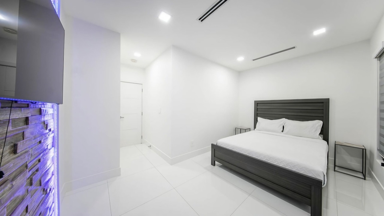 Photo of Bedroom in Ludlam