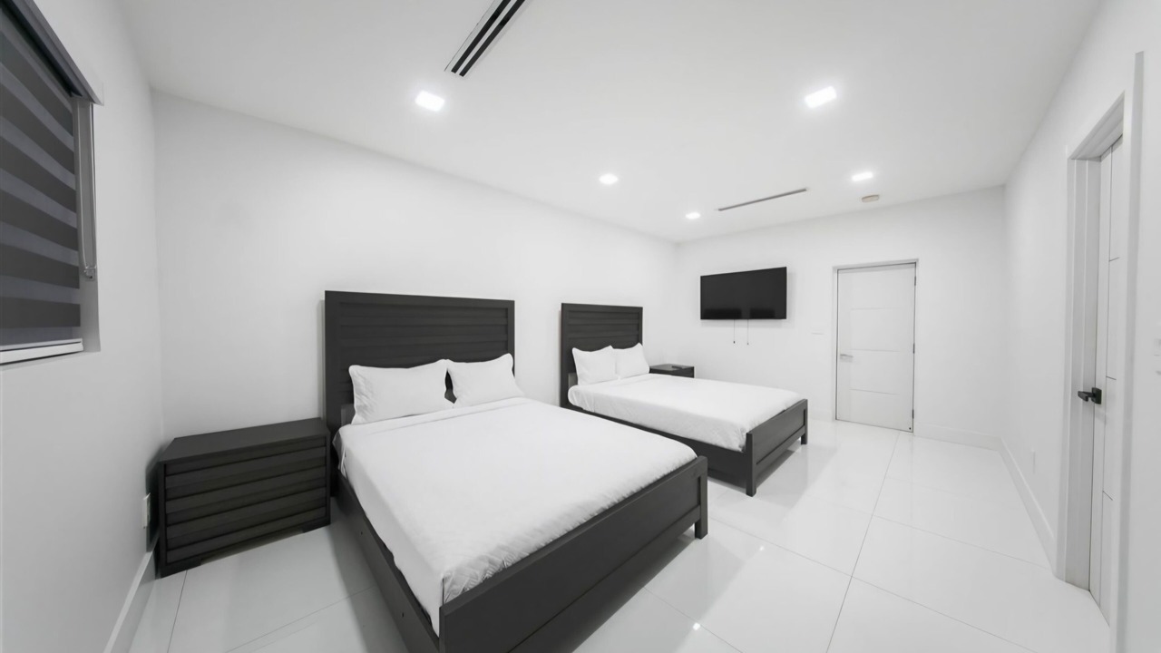 Photo of Bedroom in Ludlam