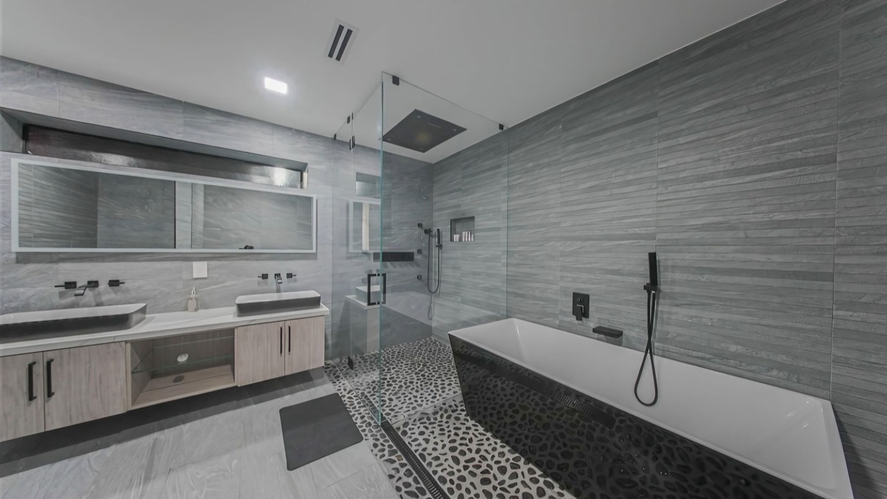 Photo of Bathroom in Ludlam