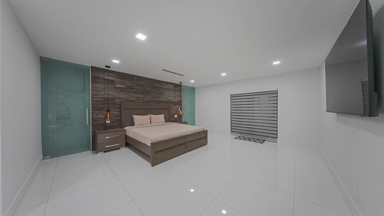 Photo of Bedroom in Ludlam