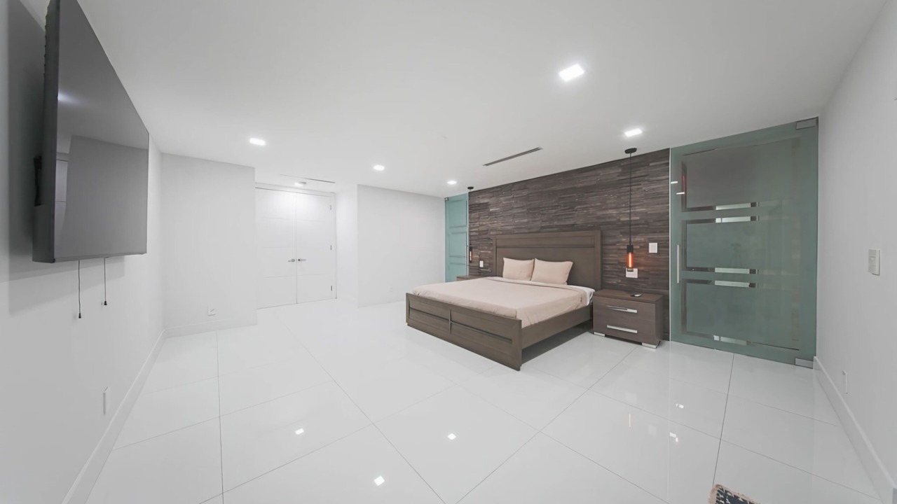 Photo of Bedroom in Ludlam