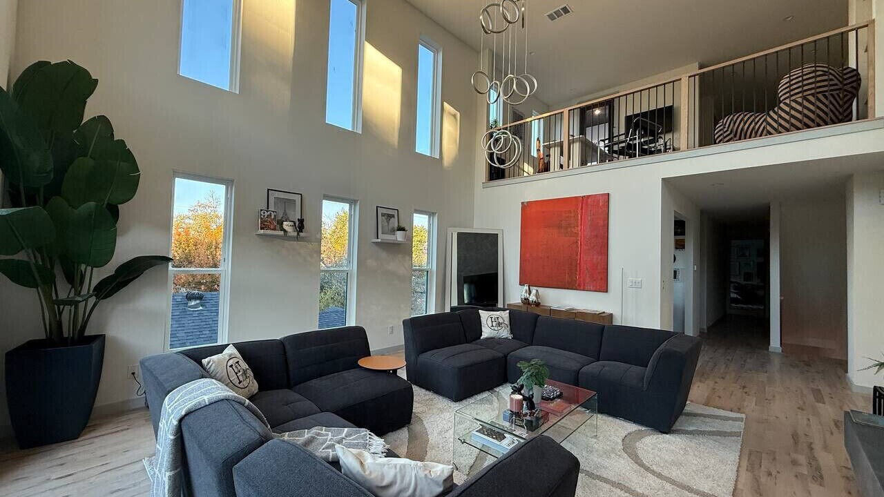 Photo of Livingroom in Cedar Crest