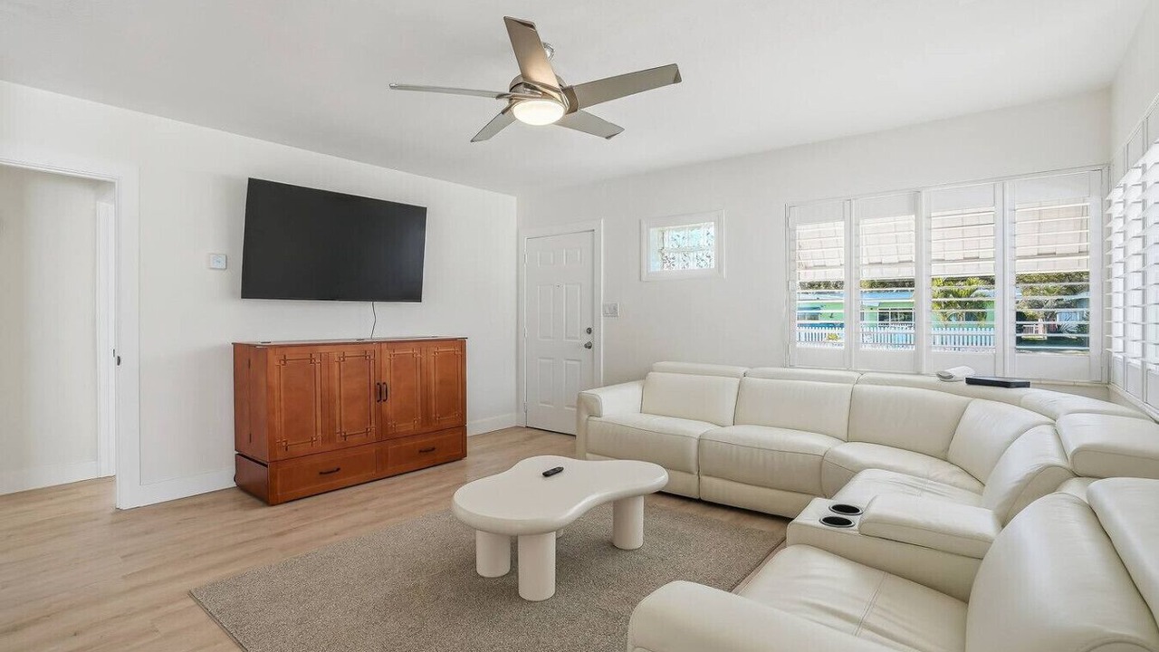 Photo of Livingroom in Bayview