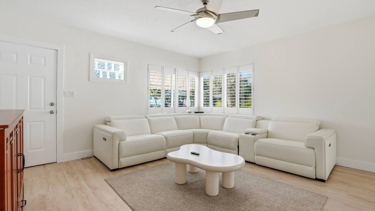 Photo of Livingroom in Bayview