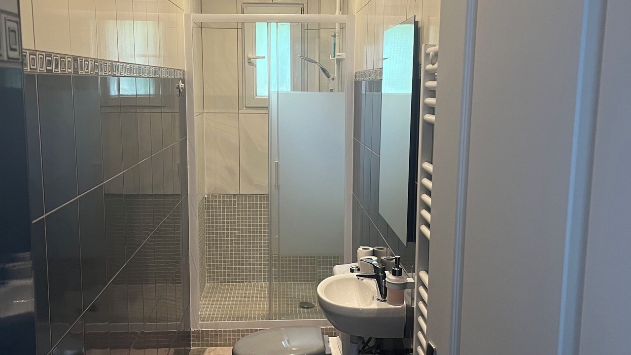 Photo of Bathroom in L'Economie