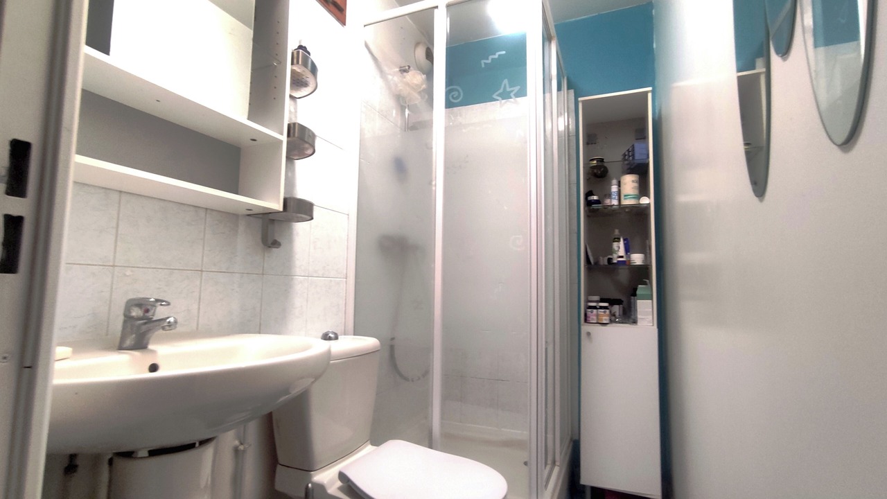 Photo of Bathroom in Petit-Ivry