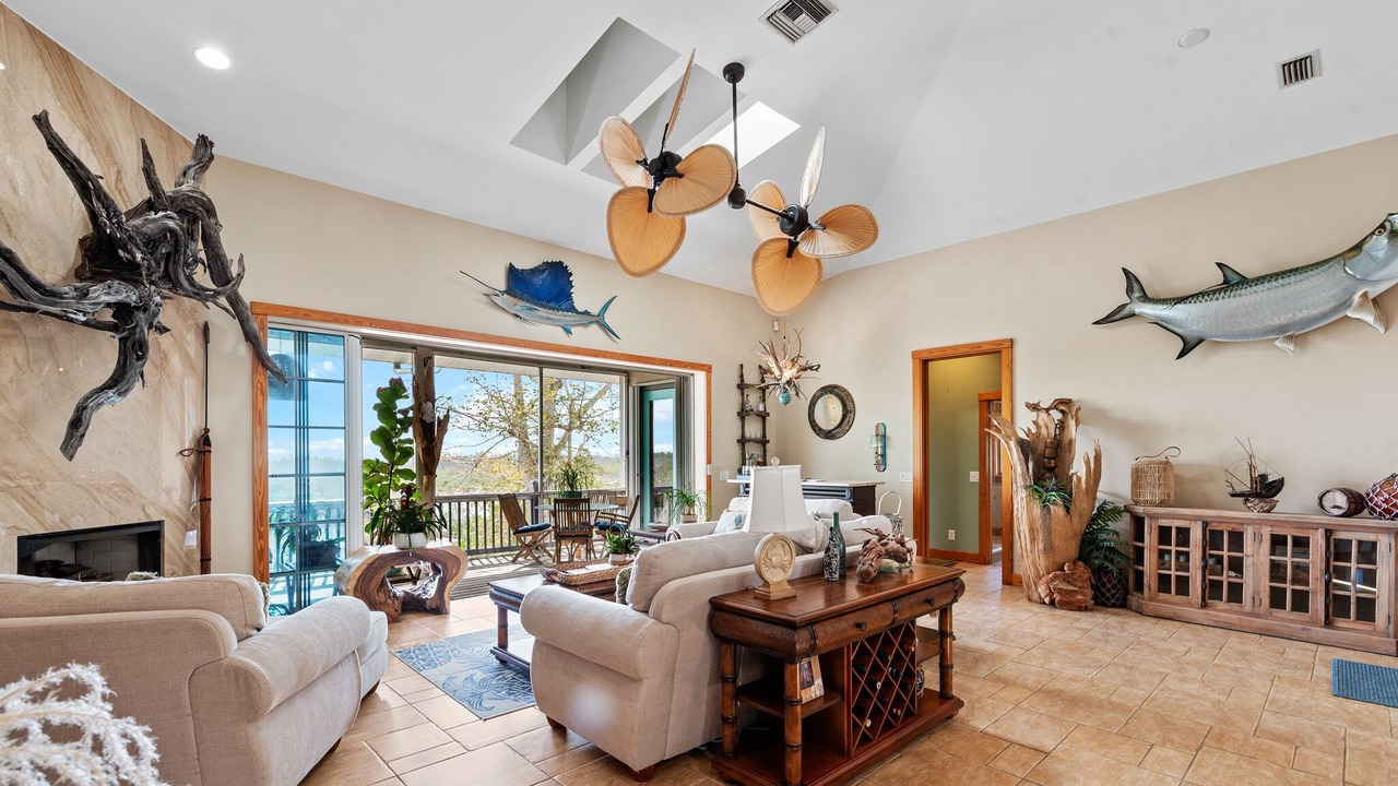 Photo of Livingroom in Bokeelia