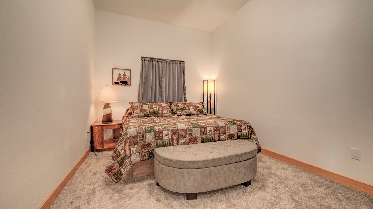 Photo of Bedroom in Spirit Lake