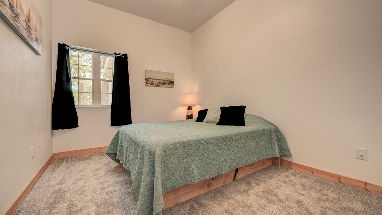 Photo of Bedroom in Spirit Lake