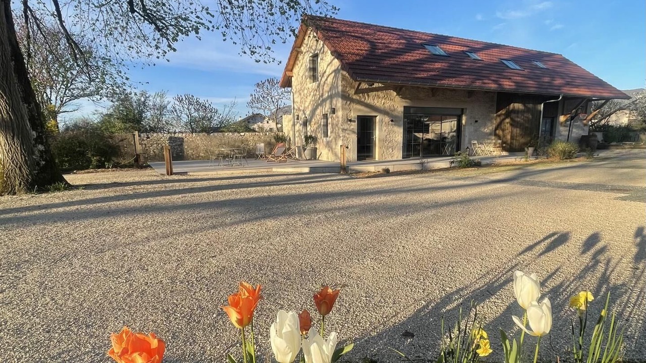 Photo of Outdoor in Yenne