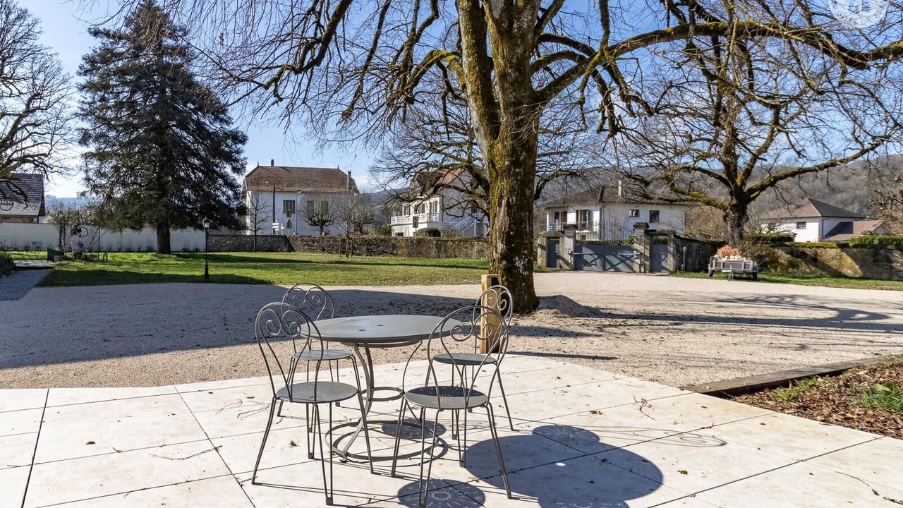 Photo of Outdoor in Yenne