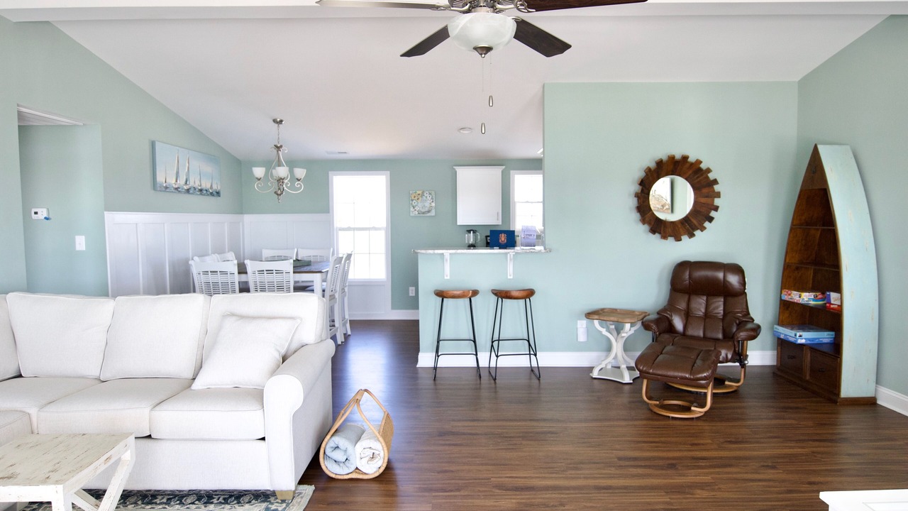 Photo of Livingroom in Cedar Point