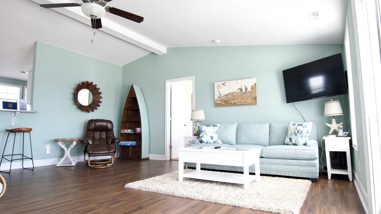 Photo of Livingroom in Cedar Point