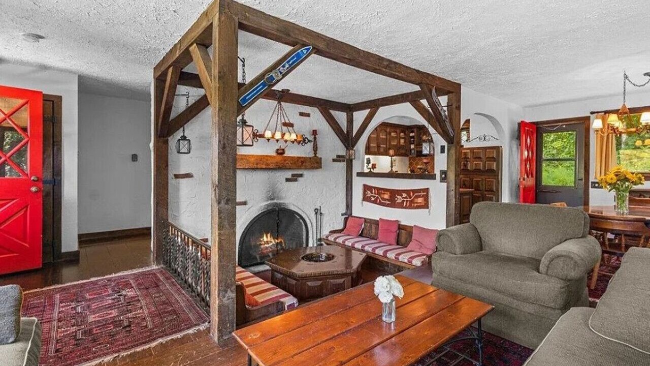 Photo of Livingroom in Jeffersonville