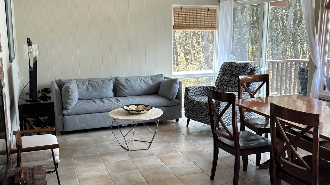 Photo of Livingroom in Indian Neck Heights