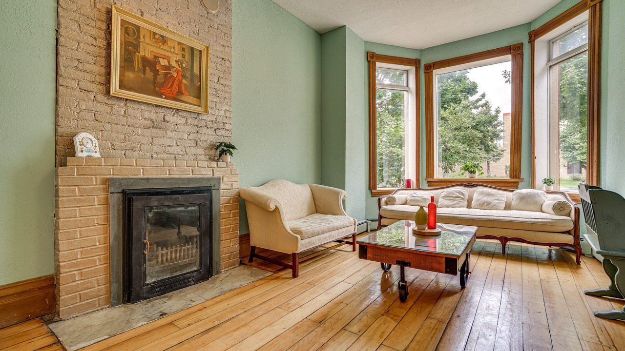 Photo of Livingroom in Capitol