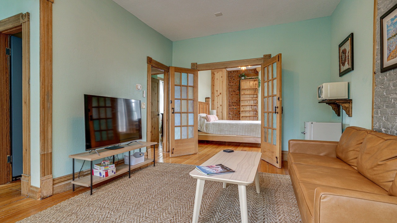 Photo of Livingroom in Capitol