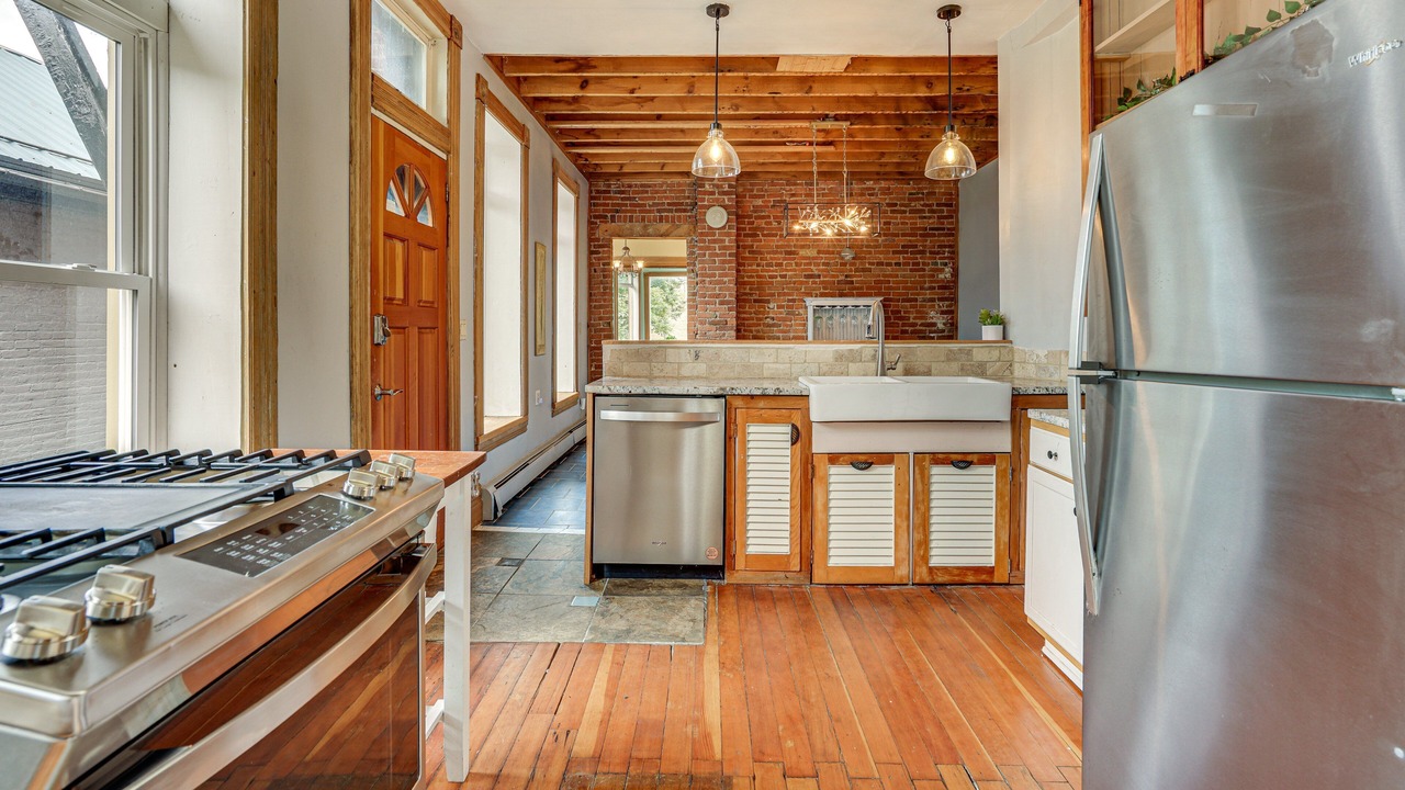 Photo of Kitchen in Capitol