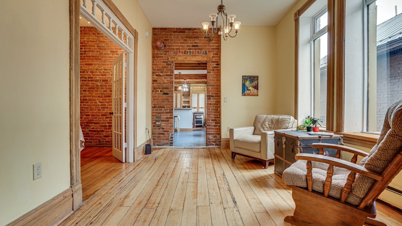 Photo of Livingroom in Capitol