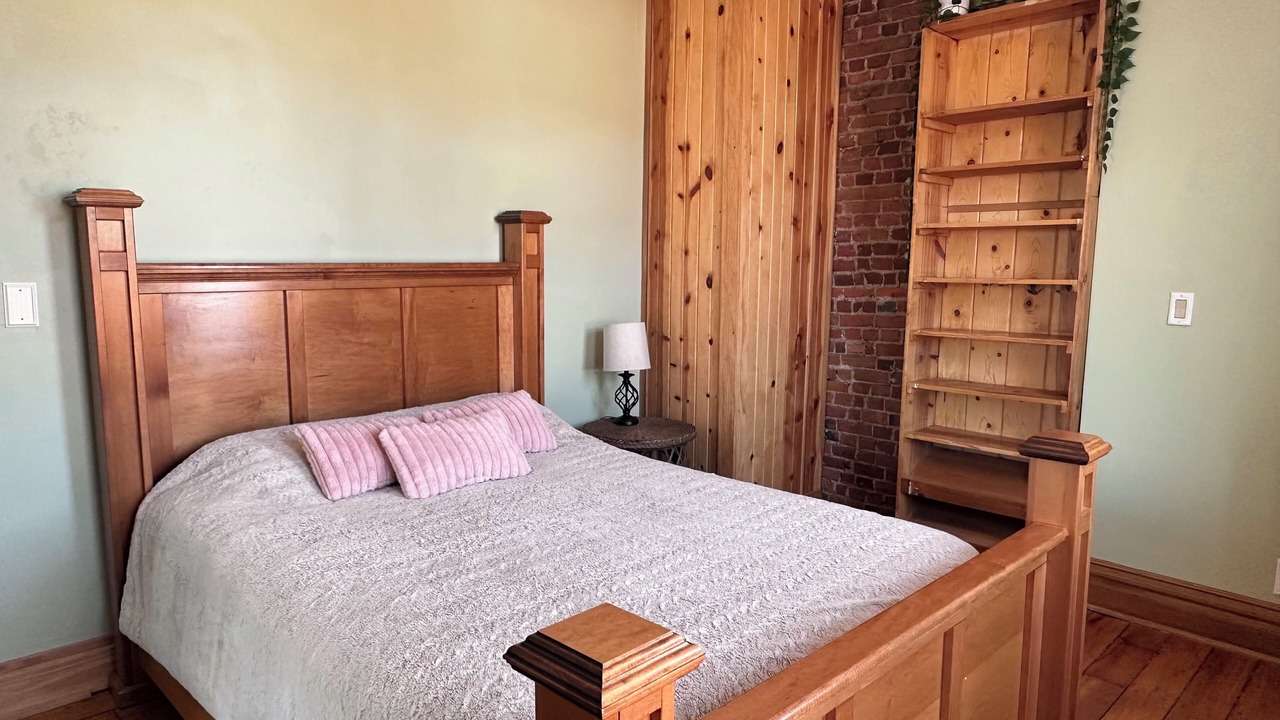 Photo of Bedroom in Capitol