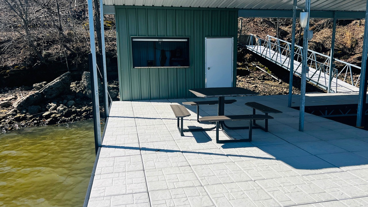 Photo of Outdoor in Roach