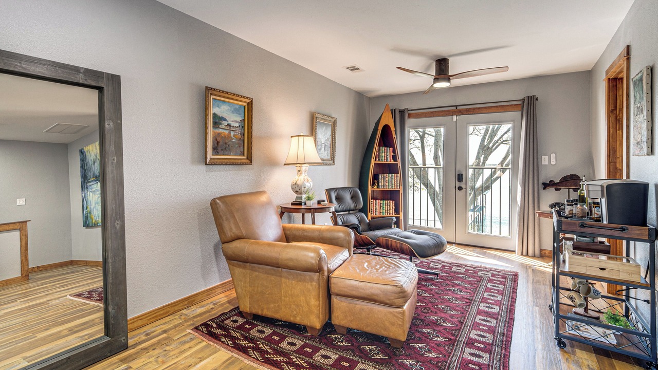 Photo of Livingroom in Gun Barrel City