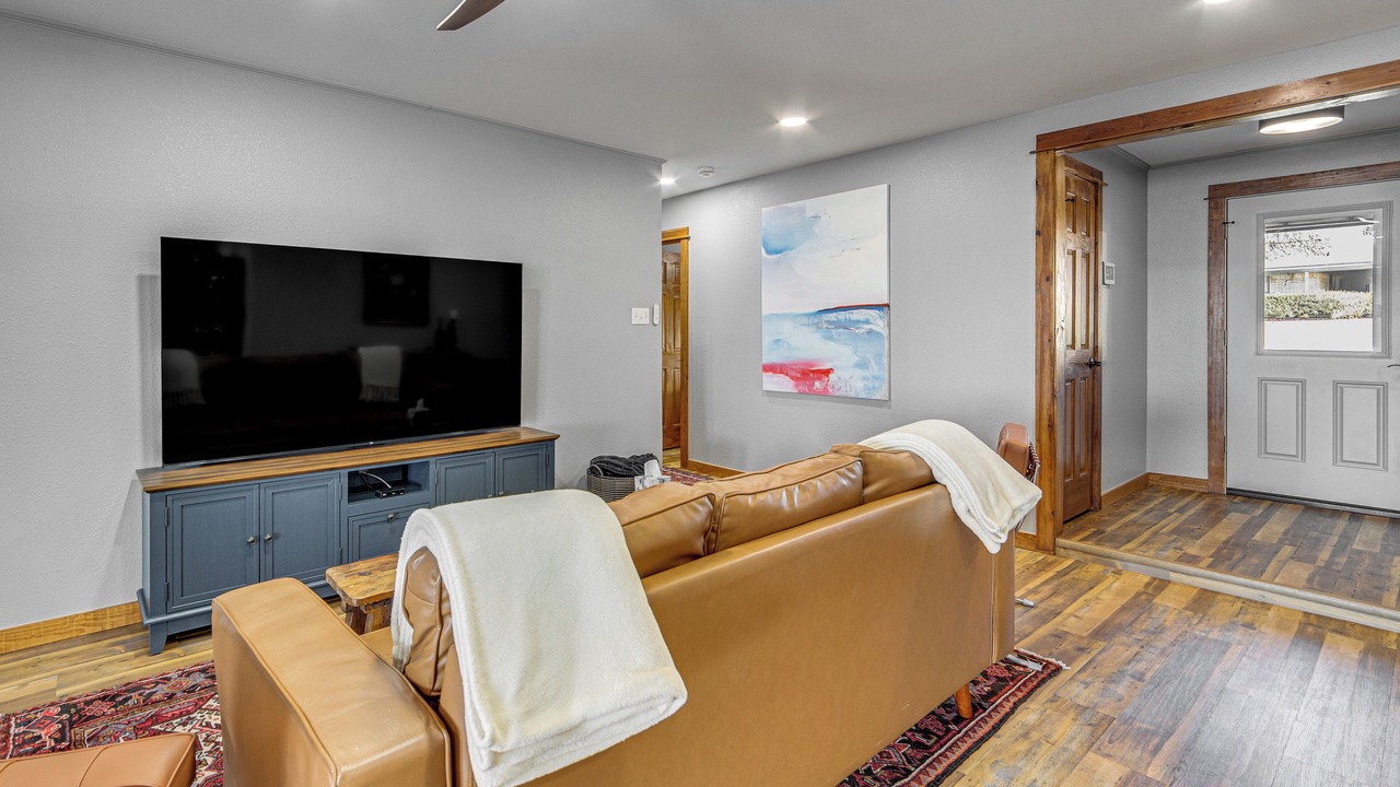 Photo of Livingroom in Gun Barrel City