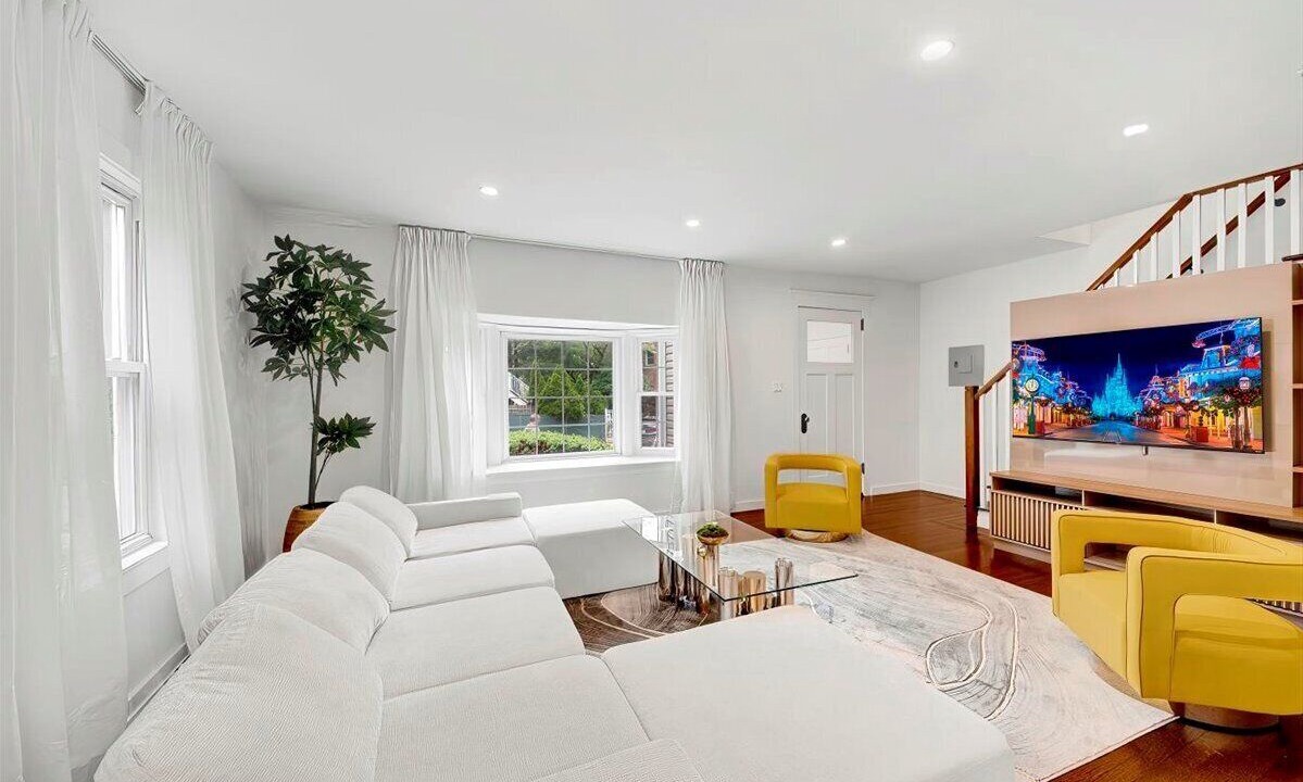 Photo of Livingroom in Southeast Yonkers