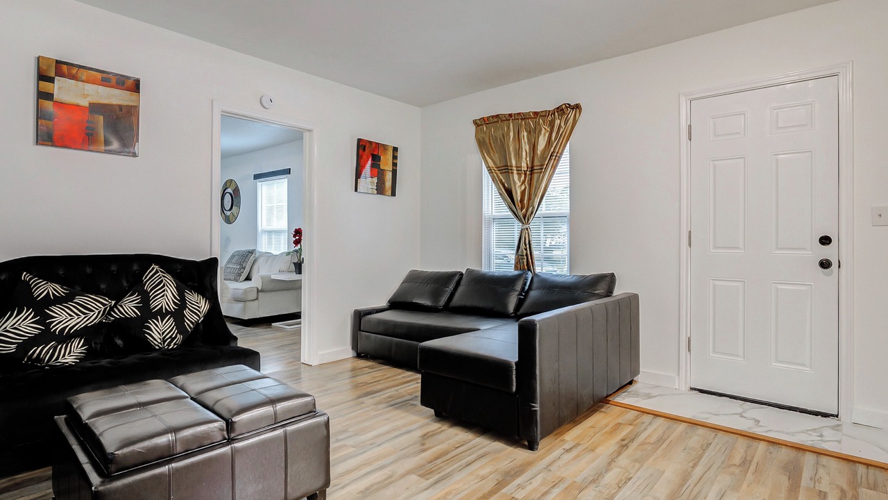 Photo of Livingroom in Anahuac