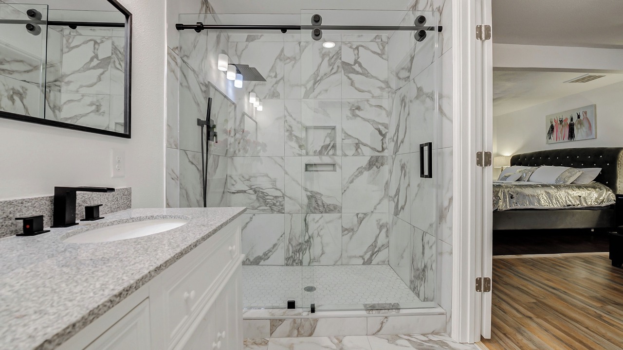 Photo of Bathroom in Anahuac